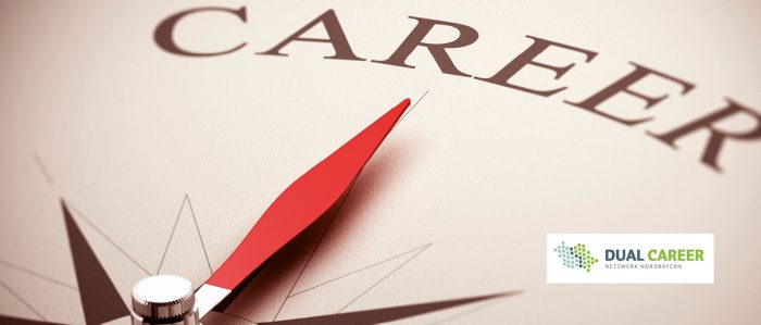 Kompass mit Schriftzug "Career" und Logo "Dual Career Netzwerk Nordbayern"
