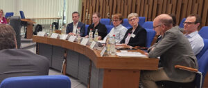 Teilnehmer und Teilnehmerinnen der Podiumsdiskussion