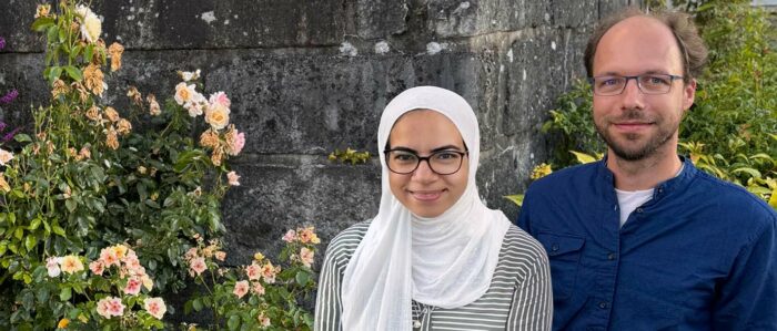 The picture shows IAB researchers Maye Ehab and Philipp Jaschke.