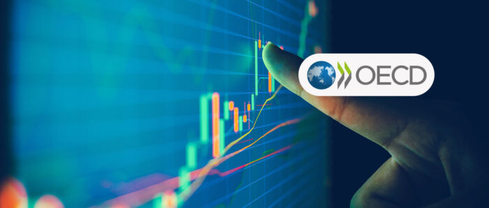 Nahaufnahme von einem Finger, der den Diagrammverlauf auf einem Monitor verfolgt.