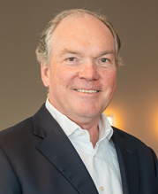 Portraitfoto von Dr. Philipp Murmann.
