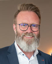 Portraitfoto von Claus Ruhe Madsen.