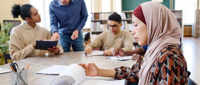 Muslimische Migrantin im Integrationskurs.